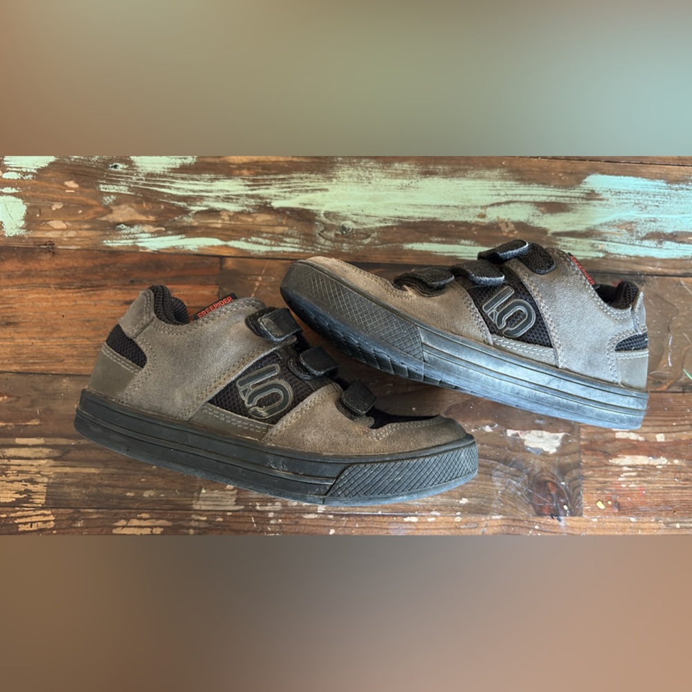 Kids size 13.5 Five Ten flat Mountain Bike Shoes EUC